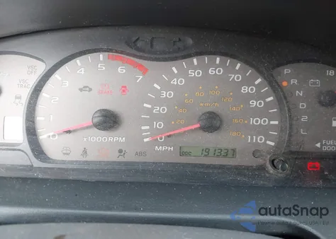 2002 Toyota Sequoia Sr5 V8 z USA, uszkodzony, nr VIN 5TDBT44A12S087496